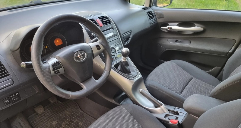 Toyota Auris cena 19999 przebieg: 248000, rok produkcji 2010 z Poznań małe 172